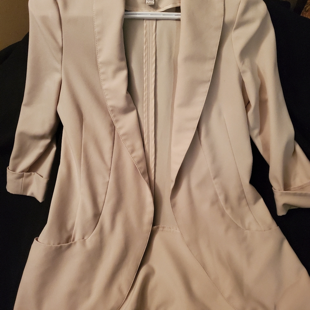 Dynamite beige blazer